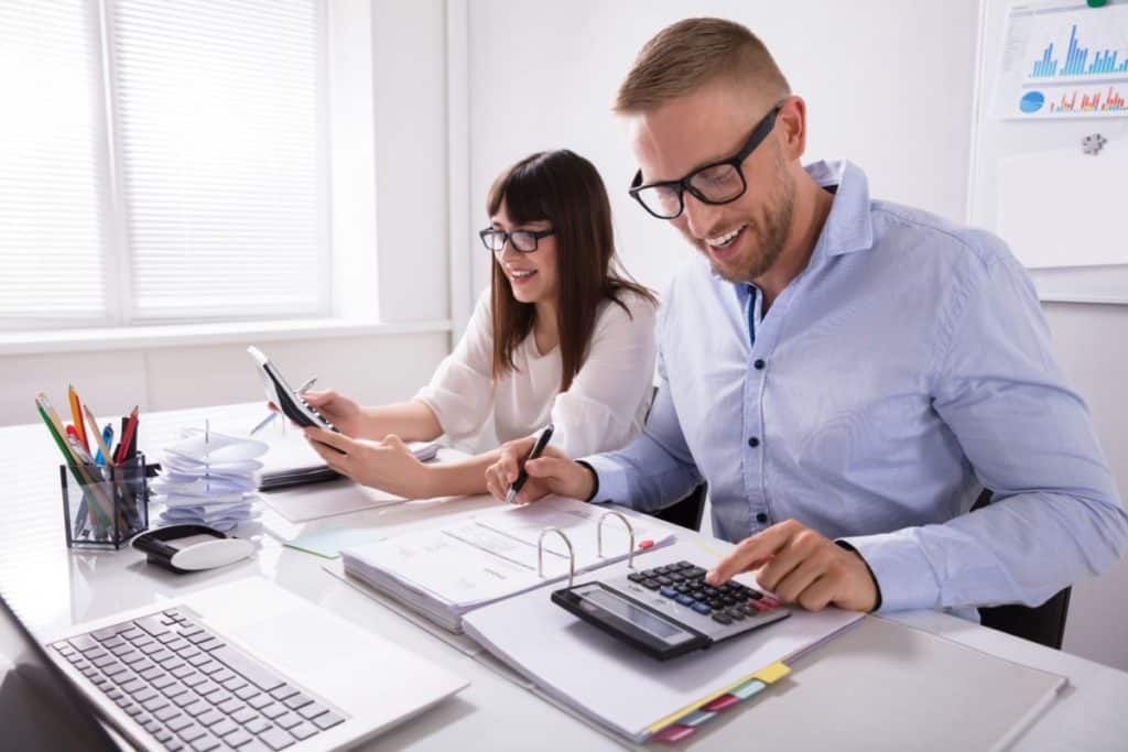 Calculating the average annual income of being a real estate agent in Louisiana